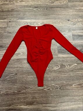 Hey Babe Red Ruched Ribbed Long Sleeve Bodysuit V Neck Small